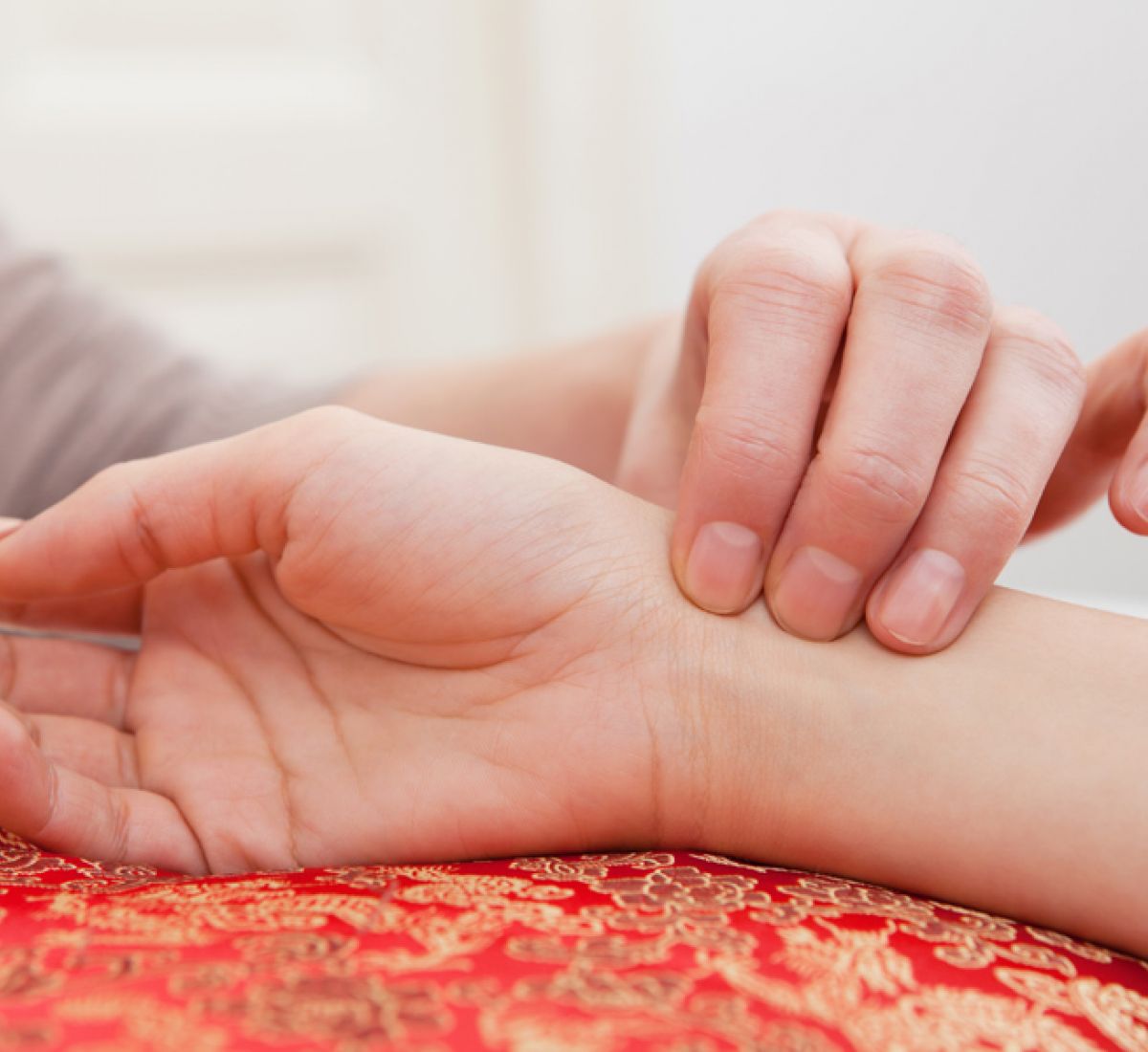 SinoQi TCM Zürich - Puls-Diagnose